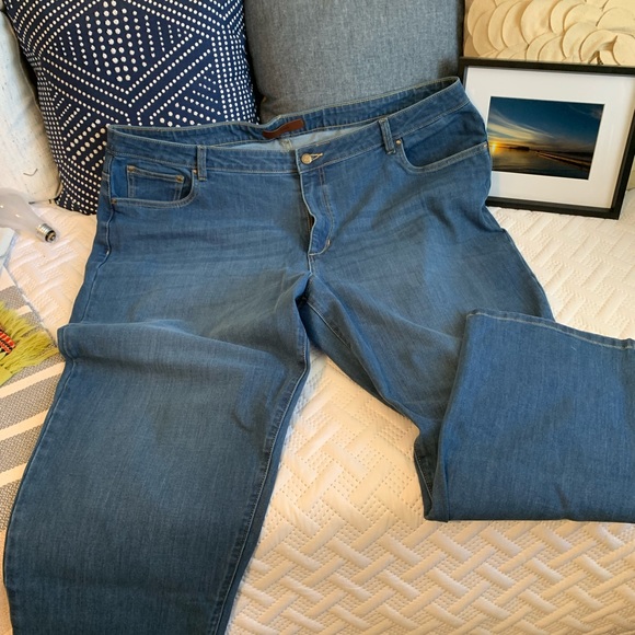 Girlfriend Jeans - Picture 5 of 5